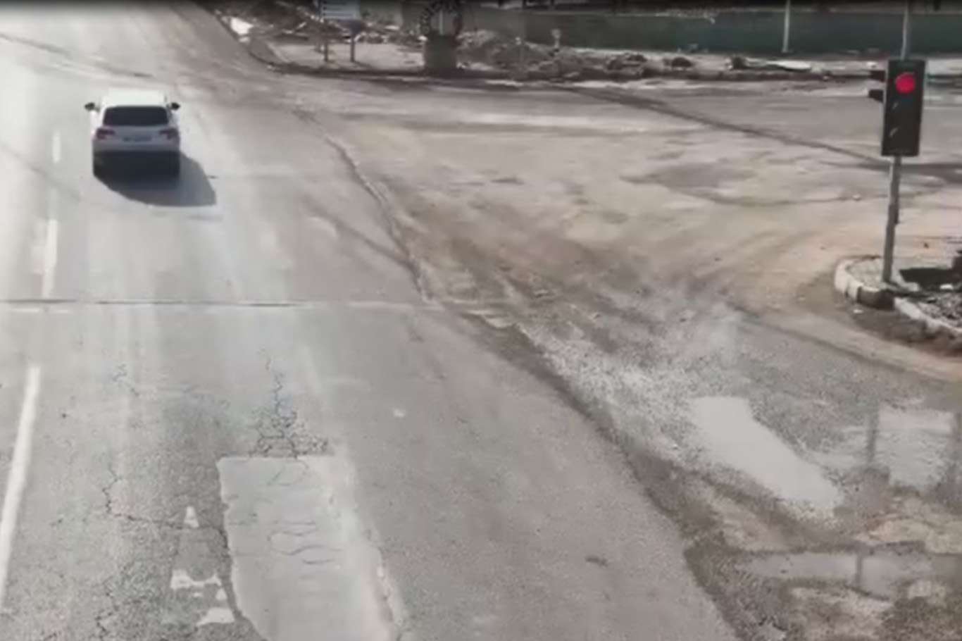 Kırmızı ışıkta geçen sürücülere para cezası verildi